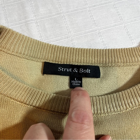 Strut & Bolt Tan Dramatic Statement Ruffle Sleeve Top Women's L Mob Wife - Picture 9 of 13